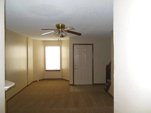 617 NE English Manor Dr #C — Photo 3