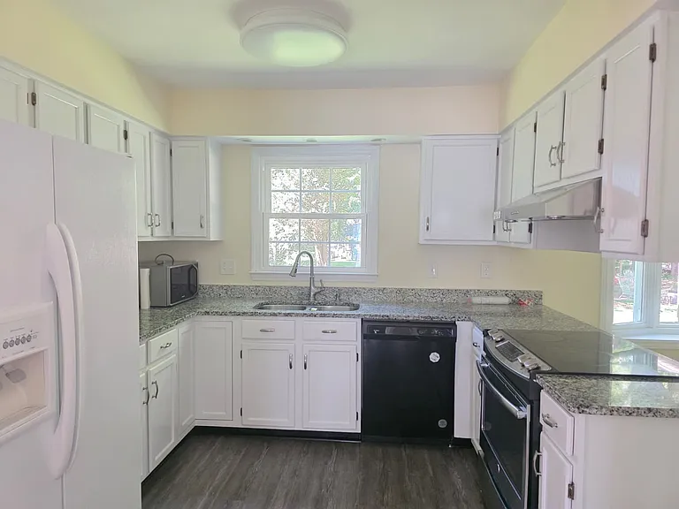 11702 Fernhurst Ln — Photo 27