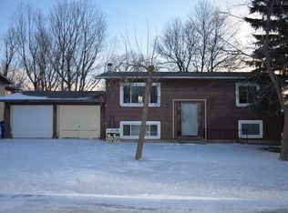 1006 Blackstone Ln NW, Beulah, ND 58523