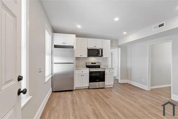 4 bed, 1215 sqft, $2,875 — Photo 3