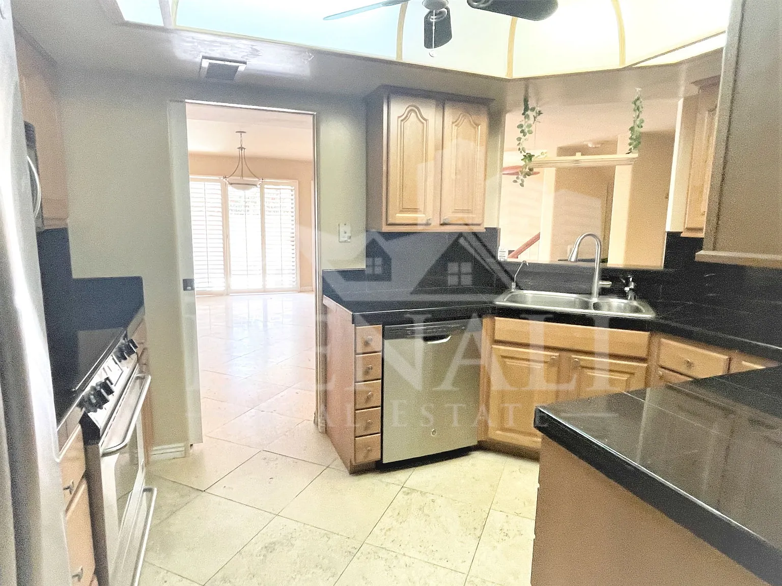 3 bed, 2.5 bath, 1678 sqft, $2,595 — Photo 3