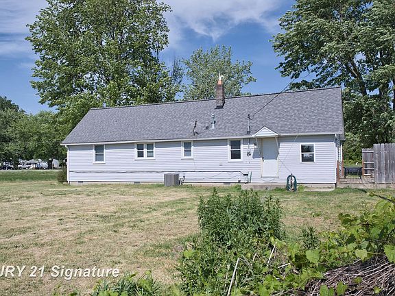 3rd image of 5940 East Rd