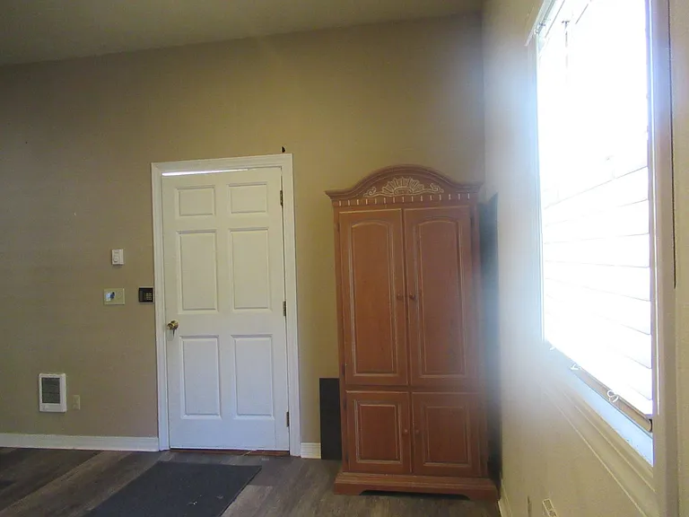 19808 SE 8th St — Photo 5