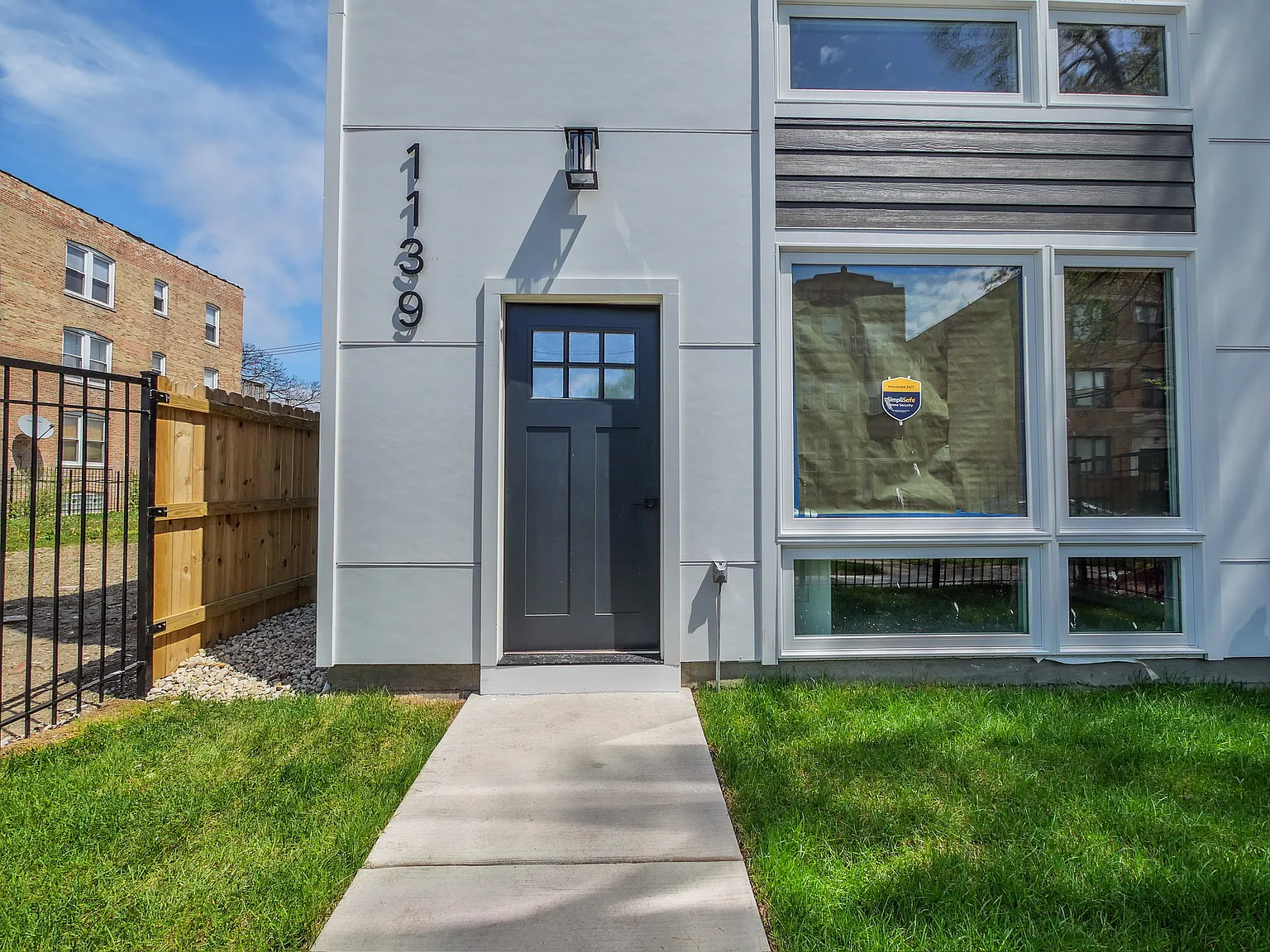 3 bed, $2,600 — Photo 2