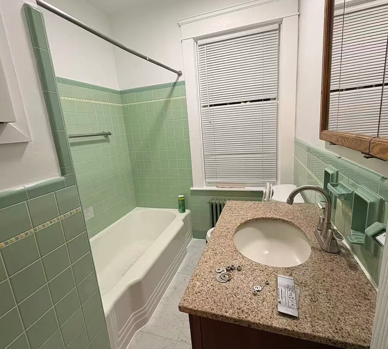 6 bed, 3926 sqft, $2,100 — Photo 2
