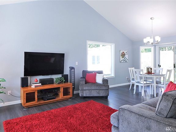 5th image of 8044 Marilyn Ct SW