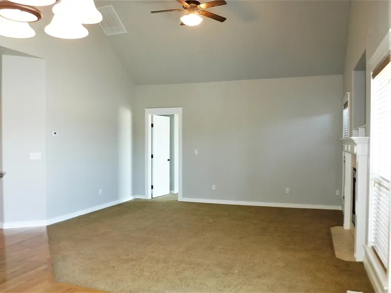 4432 N Kilee Ave — Photo 16
