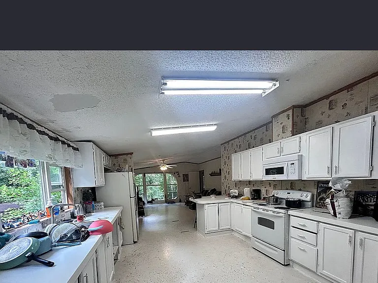 4011 Forest Trail Dr — Photo 2