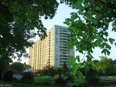 1 Bratenahl Pl APT 1107, Bratenahl, OH, 44108