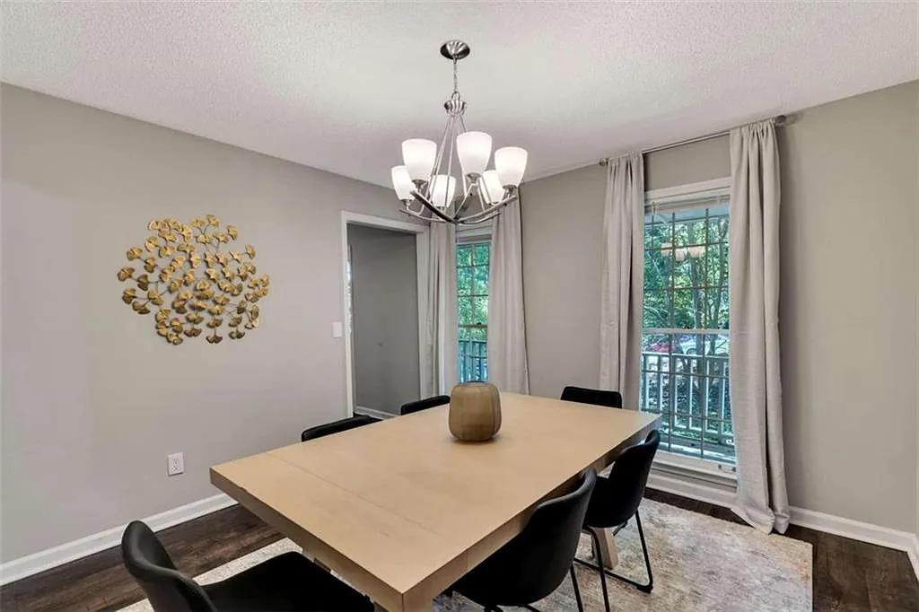 4 bed, 2.5 bath, $5,500 — Photo 3