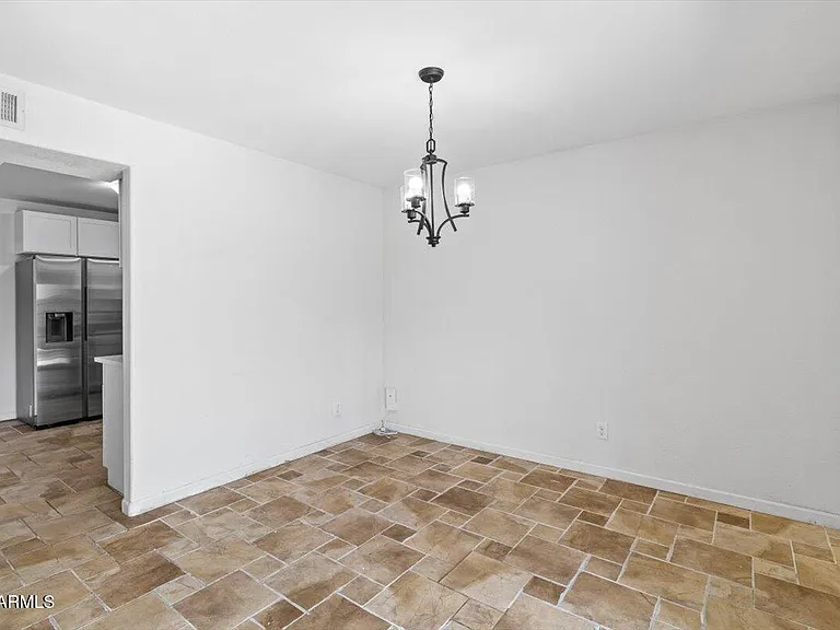 730 N Sycamore — Photo 11