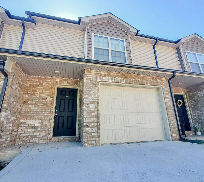 135 Country Ln #103
