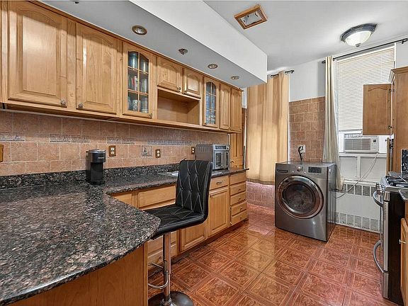3rd image of 1434 Greene Ave #1-6