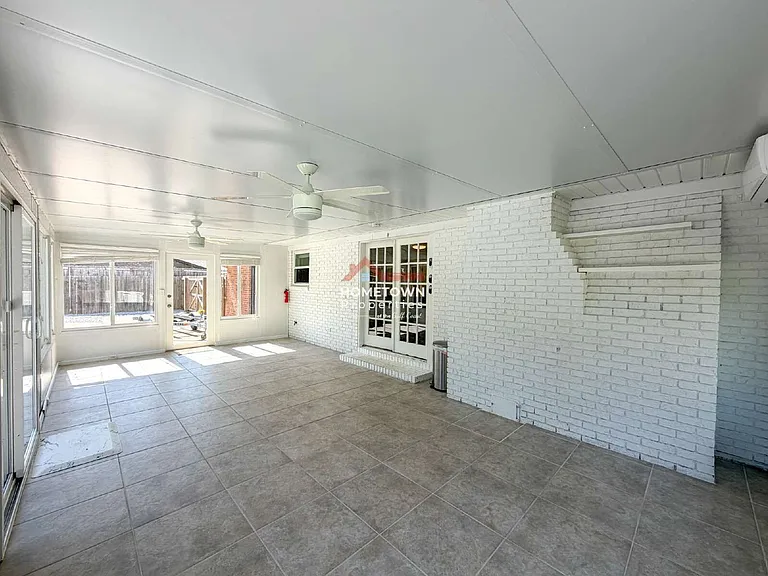 220 Cordoba St — Photo 36