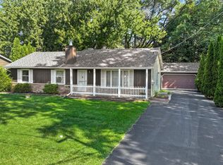3884 Woodlawn Ave, Gurnee, IL 60031