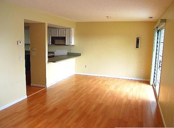 4th image of 613 E Burnsville Pkwy