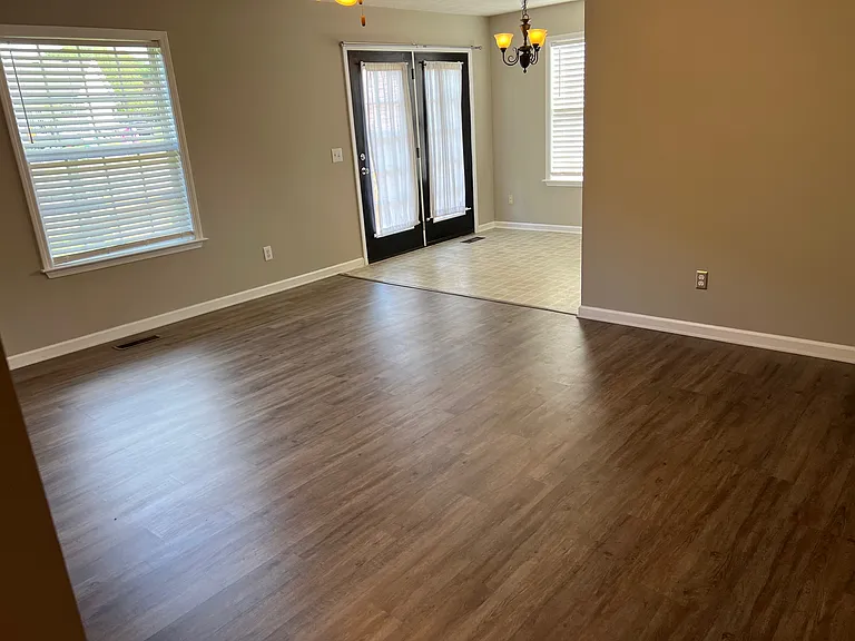 1037 Creekview Dr — Photo 6