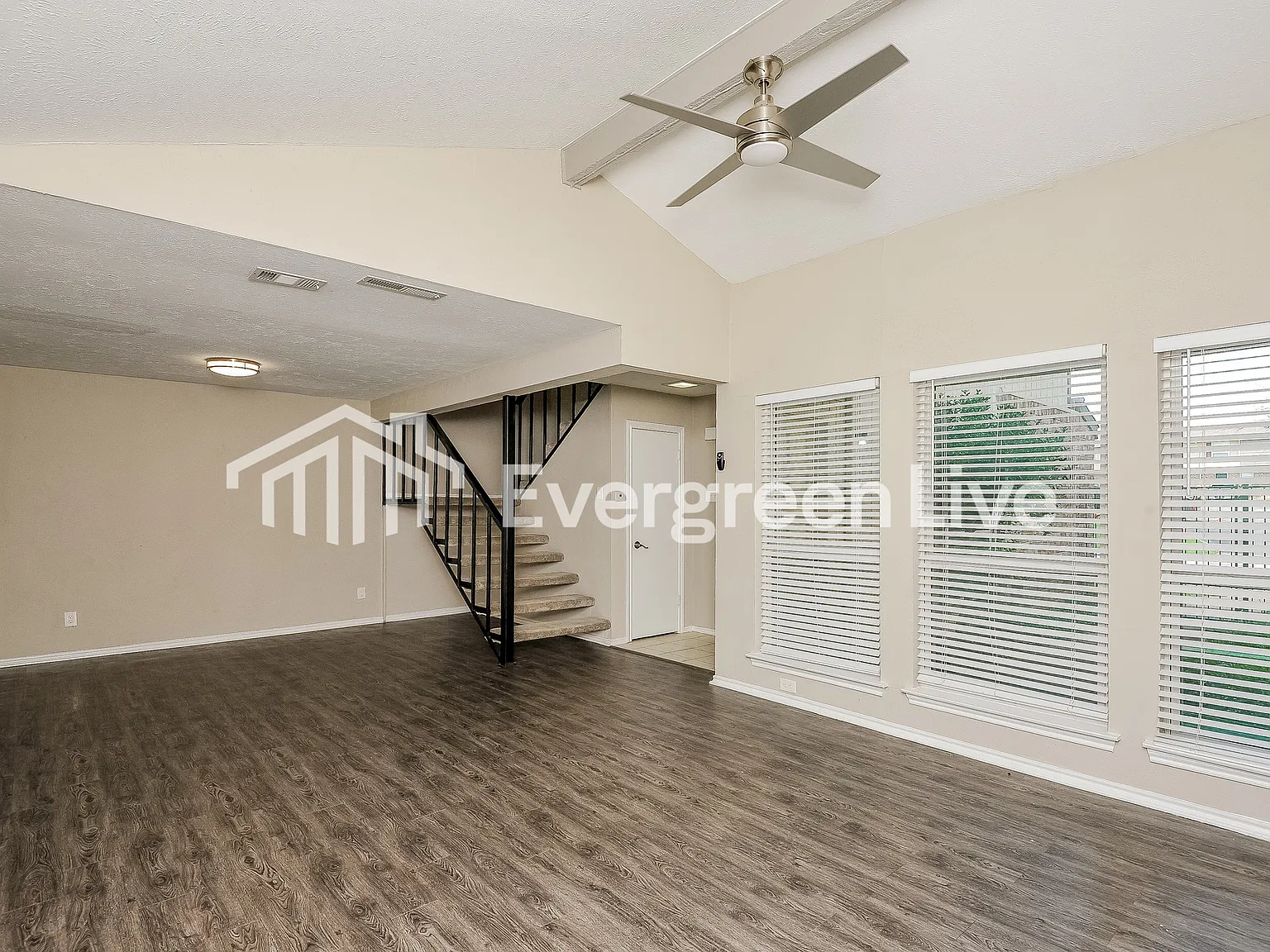 3 bed, 2.0 bath, 1428 sqft, $1,545 — Photo 3