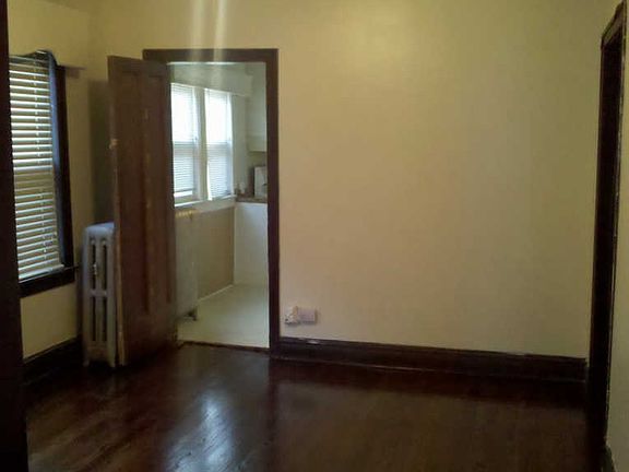 5th image of 8016 S Marshfield Ave #1