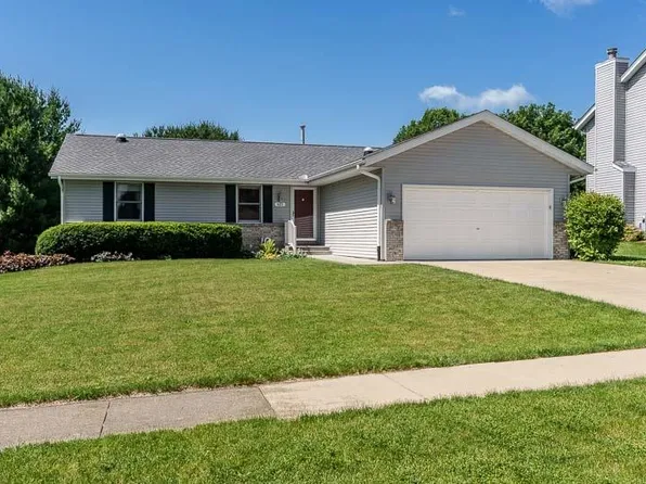 621 David Dr, Winnebago, IL 61088