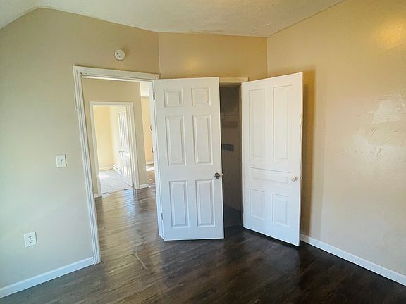 3rd image of 821 Oak St Unit 1