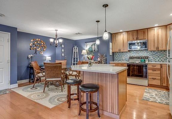 3rd image of 10 Bourbon St APT 7
