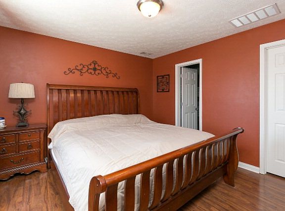 5th image of 2821 Avenue Of The Park