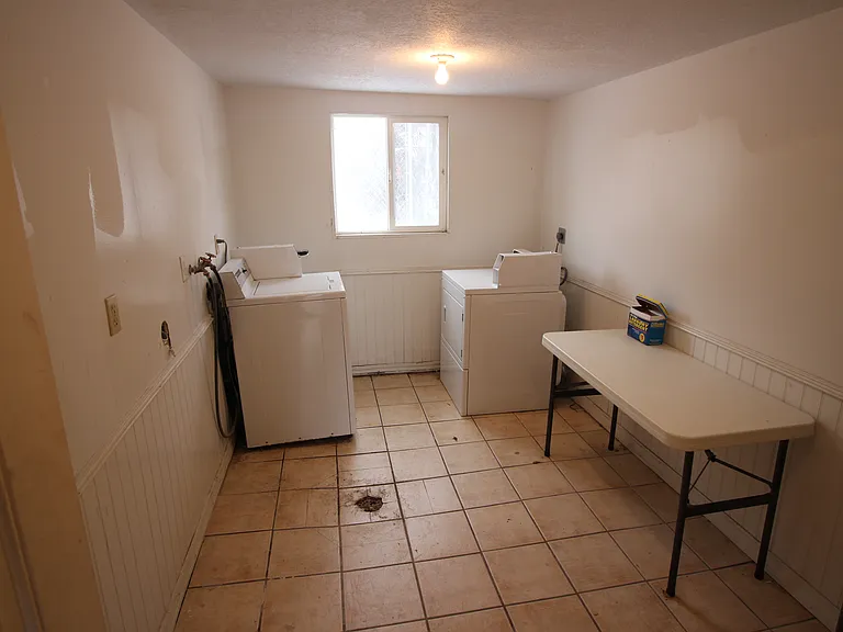 Apartments at 175 Main Street in Farmington — Photo 31