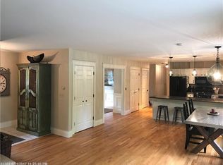 11 Mayflower Rd, Falmouth, ME 04105