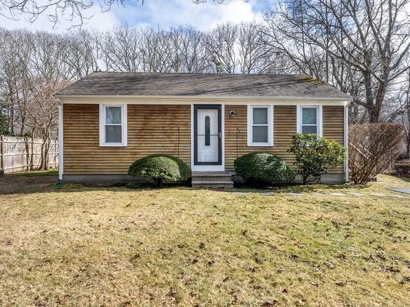 72 Arrowhead Dr, Barnstable, MA 02630