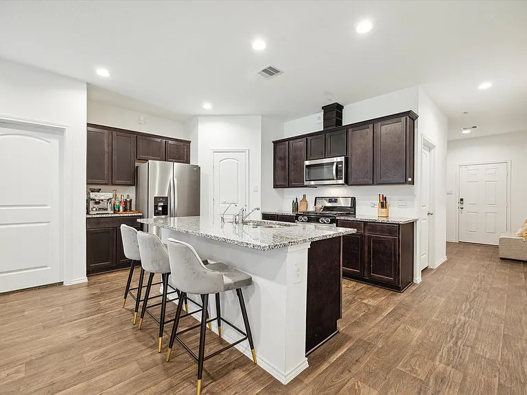 20209 Portbec Dr — Photo 4