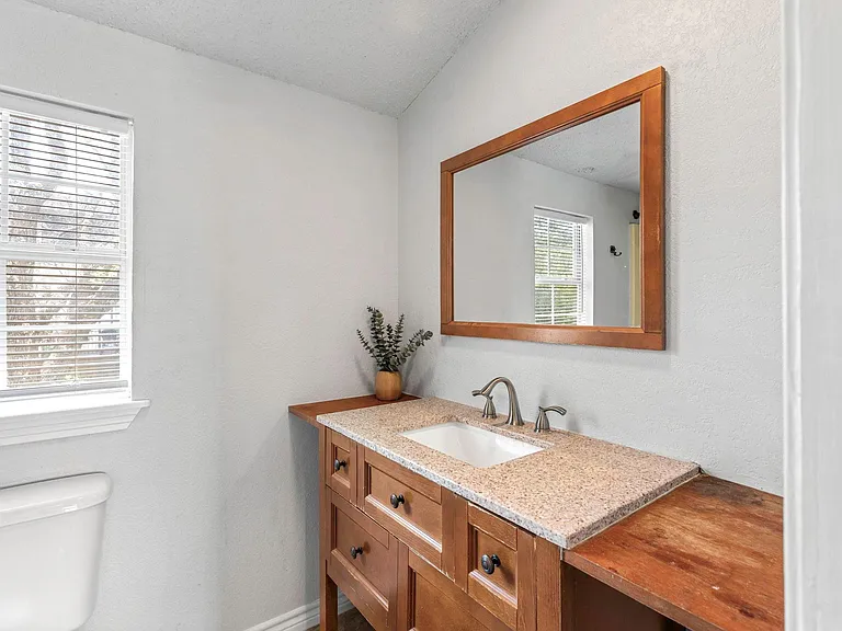 11004 Elm St — Photo 13