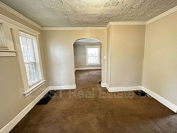 5th image of 808 Gibbard Ave