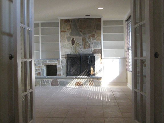 FIREPLACE & BUILT IN SHELVES