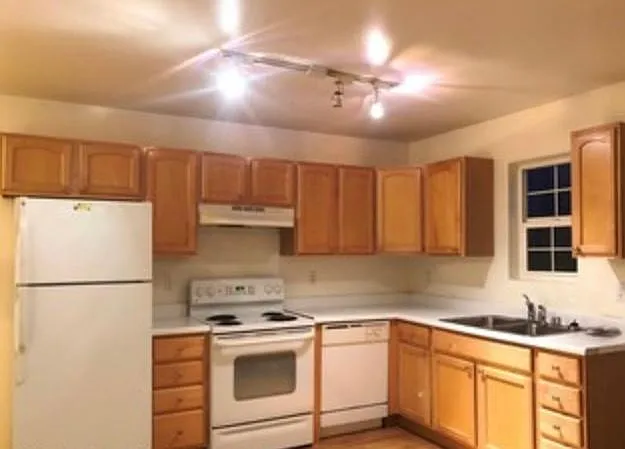 3005 S Donovan Ct — Photo 4