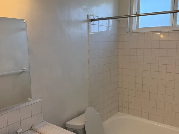 390 W 1st St #6, San Pedro, CA 90731