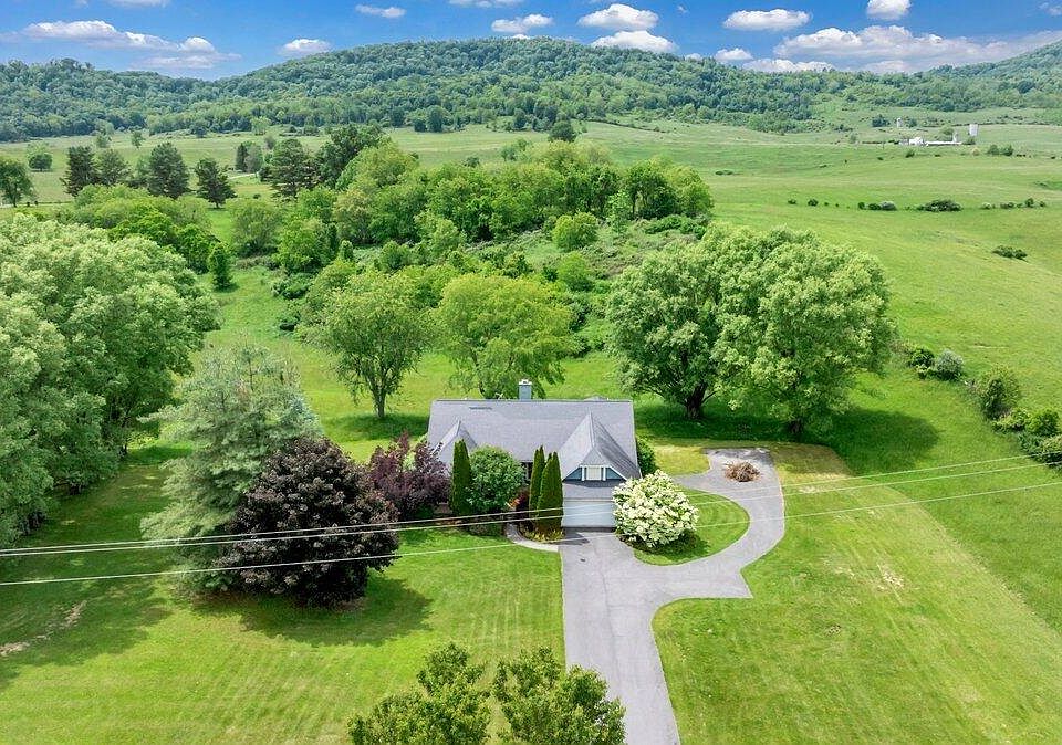 1st image of 2747 Fairview Rd