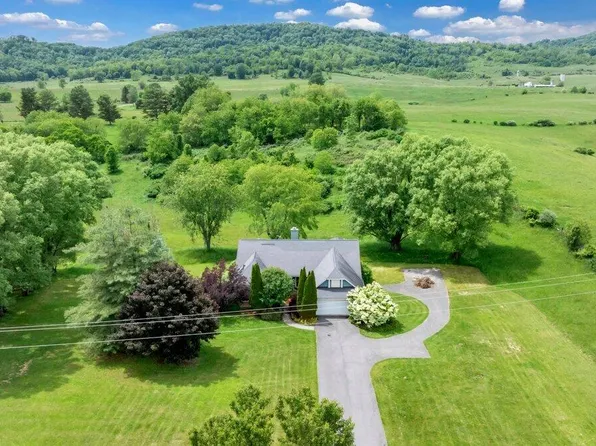 2747 Fairview Rd, Lewisburg, WV 24901