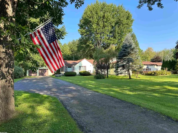 9564 Lakepointe Blvd, Clay, MI 48001