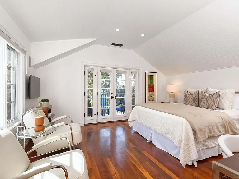 438 Sea Ln — Photo 10