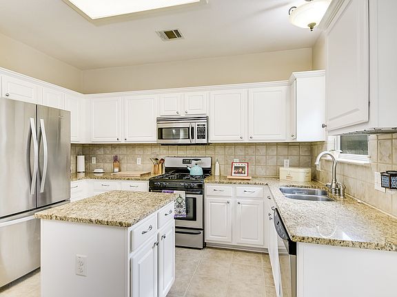 5th image of 10512 Fosseway Dr