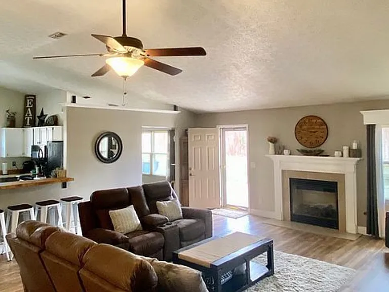 8970 Curry Ln — Photo 4
