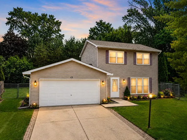 12 Wild Rose Ct, Streamwood, IL 60107