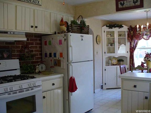 3rd image of 32 Flora Rd