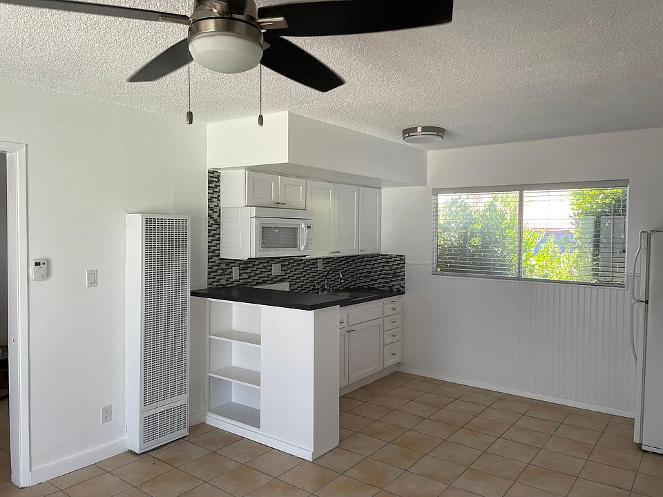 Compact and very well planned kitchen!