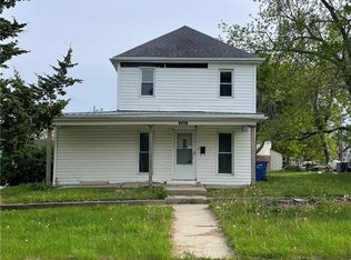 206 E Grand St, Gallatin, MO 64640