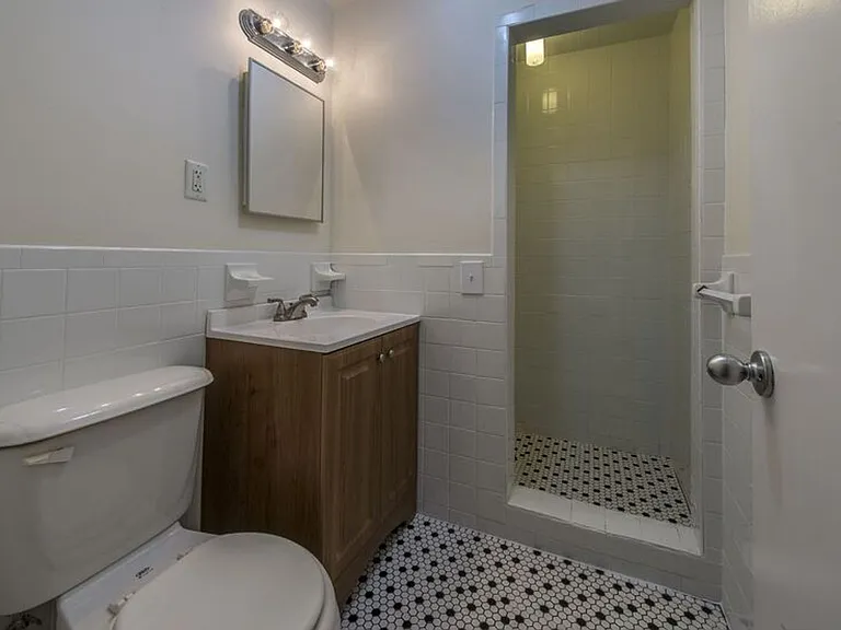 240 Main St #4 — Photo 7