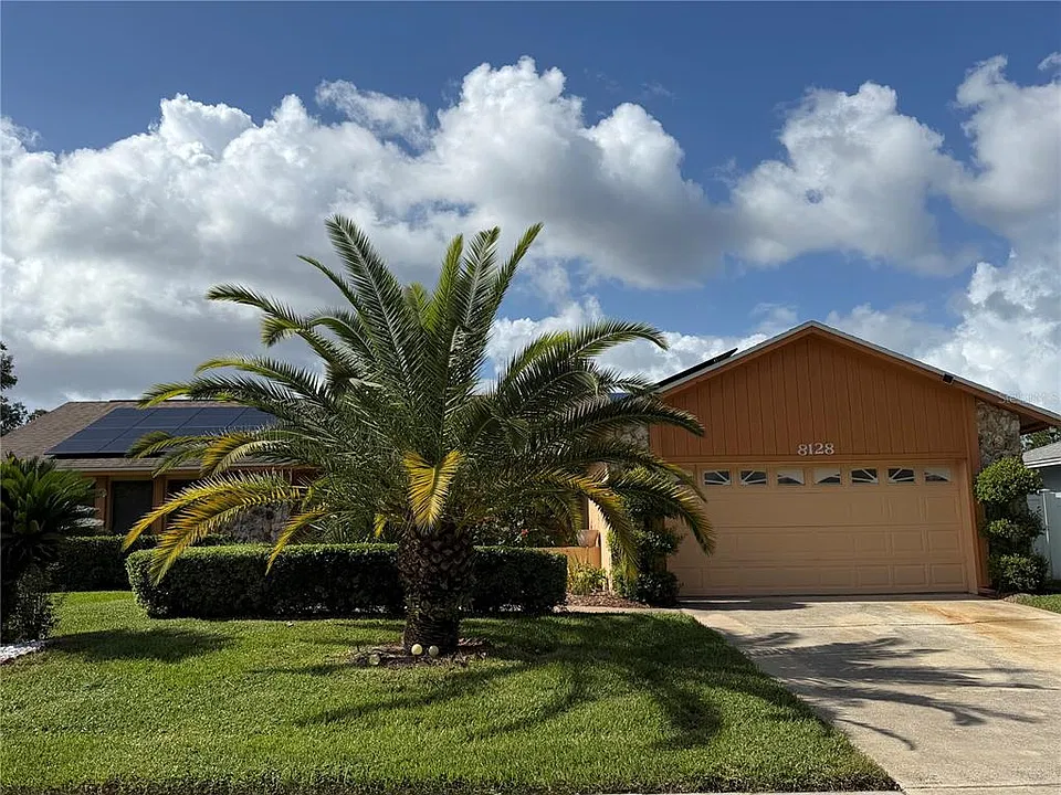 8128 Hook Cir