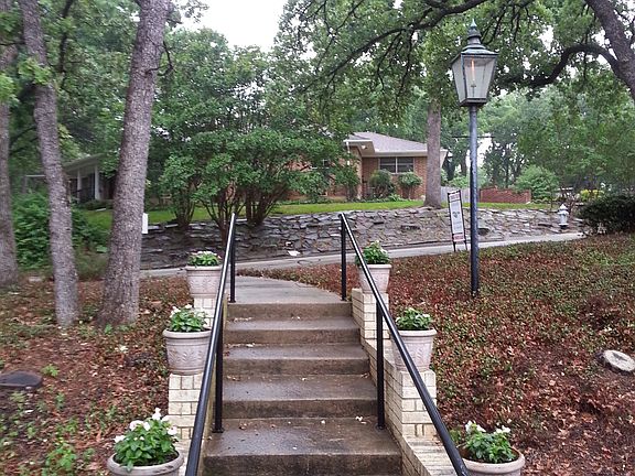 2nd image of 3204 Cambridge Dr