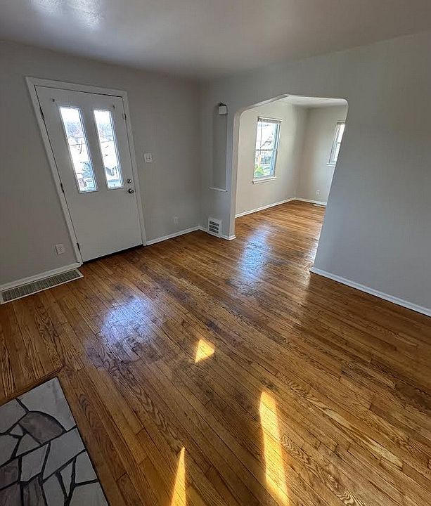 1st image of 308 Marie St